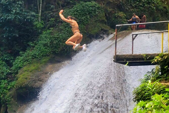 Blue Hole and Dunn's River Falls Ocho rios - The driving and guidance: what you can expect from Omar Tours Jamaica