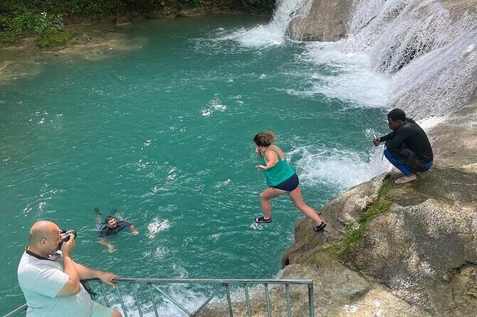Blue Hole and Sightseeing Tour from Ocho Rios, Jamaica - Air-conditioned transport and group size: the comfort math