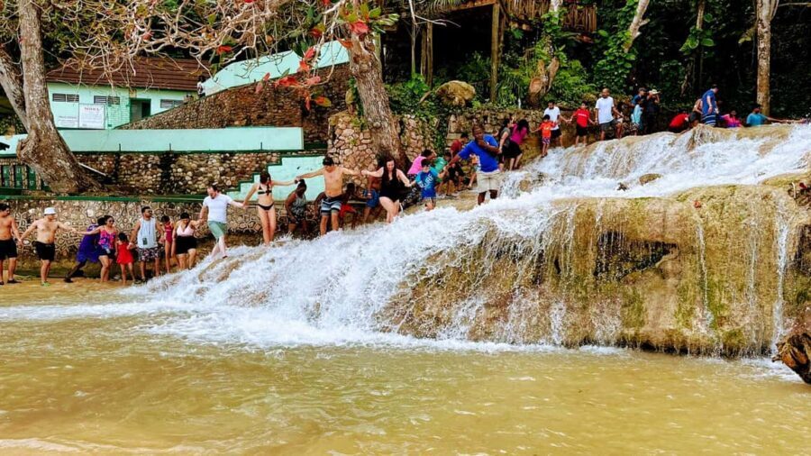 From Ocho Rios / Runaway Bay: Day Trip to Dunn's River Falls - How long you’ll be out: 210 minutes is tight enough to feel efficient