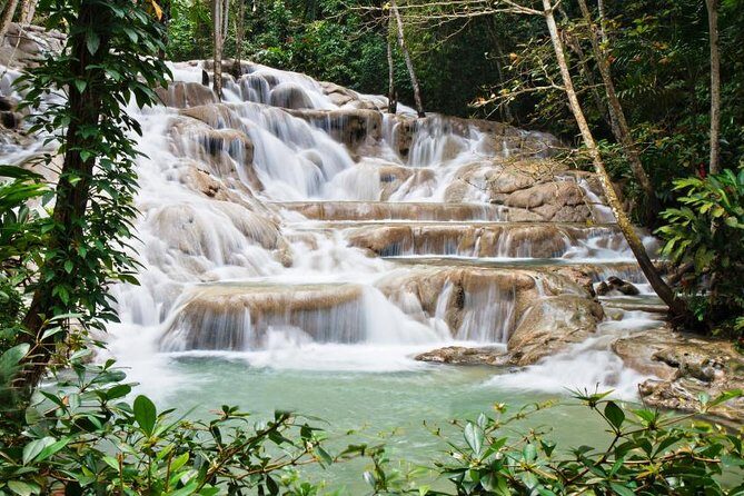Jamaica Combo Tour: Dunn's River Falls and Bob Marley’s Nine Mile - Lunch and the in-between stops that keep the day moving