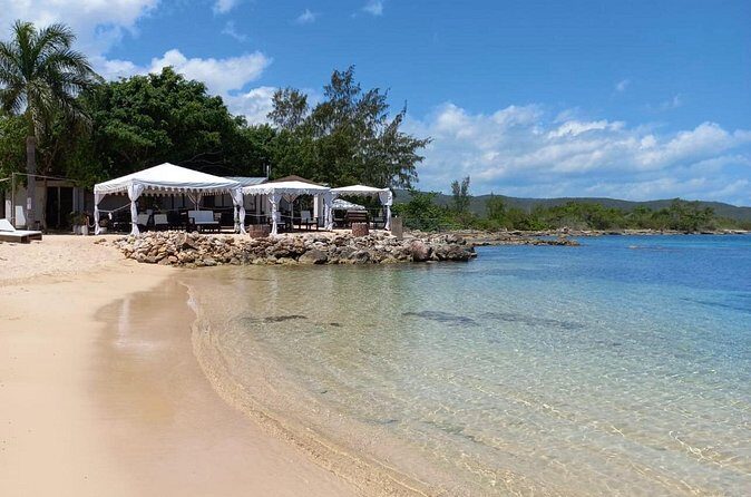 Ocho Rios: Bamboo Beach Club VIP Access with Lunch and Cocktails - The vibe: entertainment, service, and how “private” it actually feels