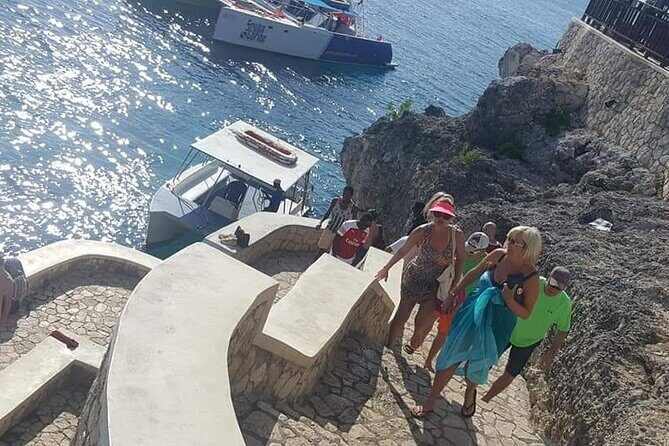 Private Tour From Ocho Rios or Runaway Bay To Negril 7 Miles Beach & Ricks Cafe - Rick’s Cafe: the cliffside experience with food options