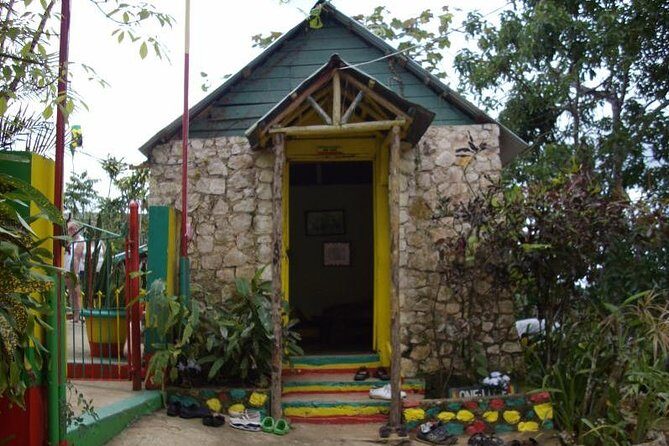 Private Tour Ocho Rios or Runaway Bay To 9 Mile Bob Marley Birth & Resting Place - Nine Mile from Ocho Rios feels like more than a stop on a list