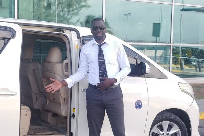 Private Transfer From Kingston Airport To Kingston Hotel One Way - Finding your driver fast: the name sign and meet-up style